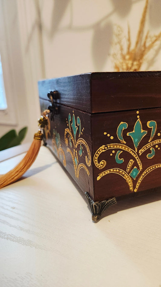 Coffre décoratif artisanal