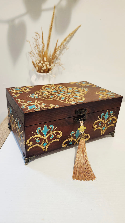 Coffre décoratif artisanal