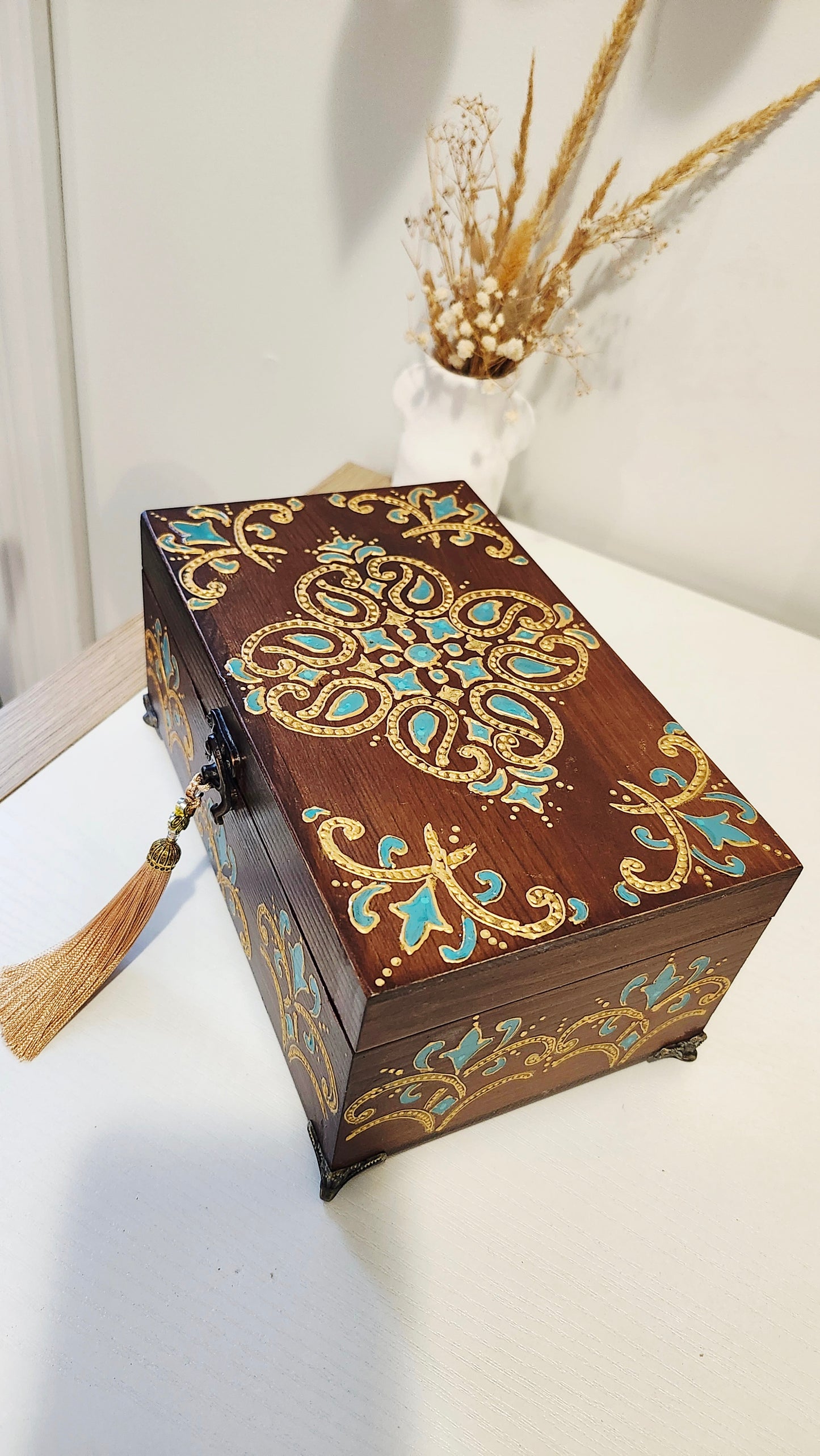 Coffre décoratif artisanal