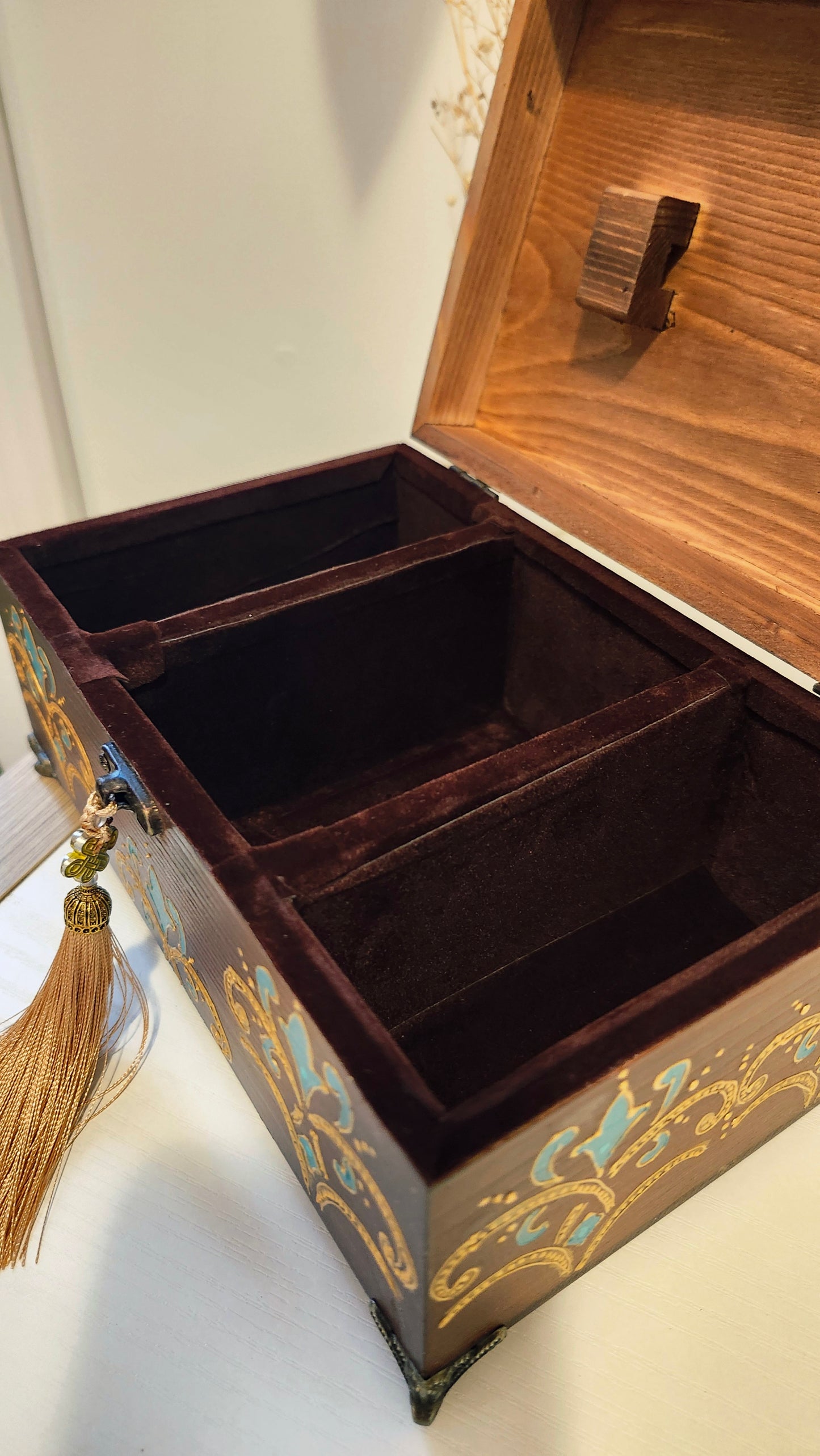 Coffre décoratif artisanal